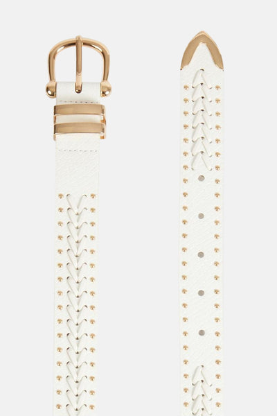 Ceinture blanche tressée de Morgan de Toi, avec boucle et extrémité dorées, ornée de clous dorés.