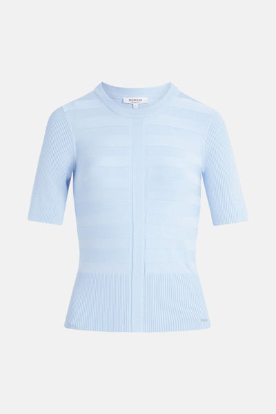 Pull bleu à col rond de Morgan de Toi, avec des détails de texture horizontaux et verticaux.
