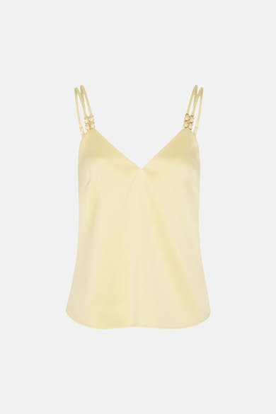 Blouse jaune sans manches de Morgan de Toi, avec des bretelles doubles et des anneaux dorés décoratifs.