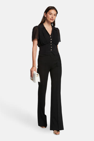 Zwarte blouse met korte mouwen van Morgan de Toi met gouden knopen en een V-hals.