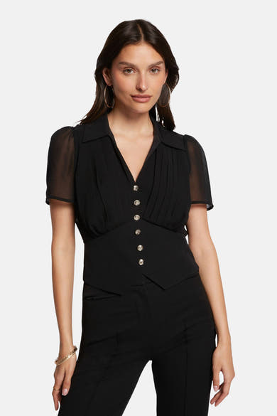 Zwarte blouse met korte mouwen van Morgan de Toi met decoratieve knopen en geplooide afwerkingen.