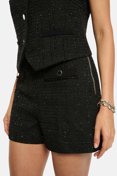 Short noir en tweed de Morgan de Toi avec détails de poches, fermeture éclair latérale et bracelet argenté.
