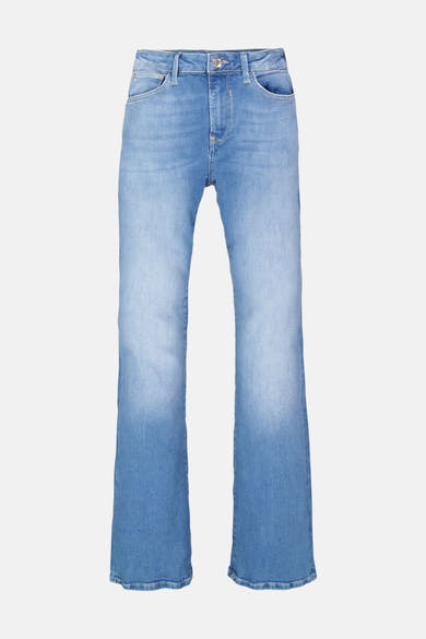 Jean évasé en denim bleu moyen de GARCIA, délavé sur les cuisses et plus foncé sur le bas des jambes.