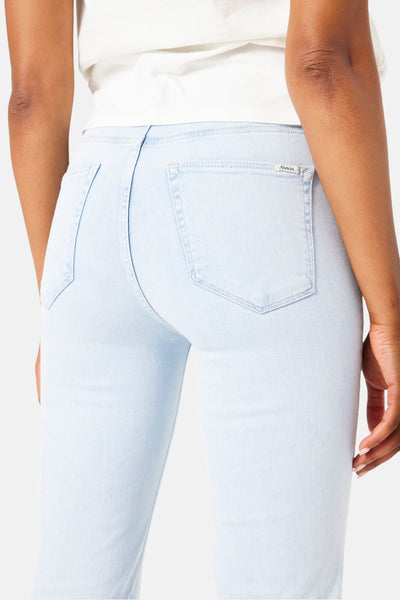 GARCIA bootcut jeans in lichtblauw denim, met achterzakken en stikseldetails.