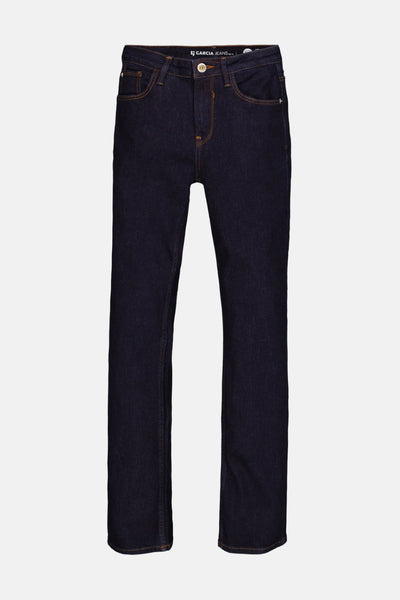 Jean droit en denim bleu foncé de GARCIA, avec coutures contrastantes couleur ocre.