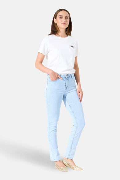 Rechte spijkerbroek in lichtblauw denim van GARCIA, met achterzak en merklabel.