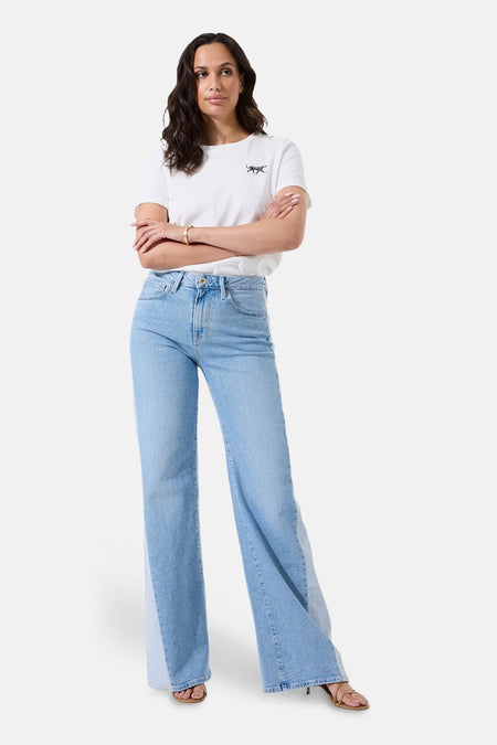 Wijde spijkerbroek in lichtblauw denim van Garcia, met een uitlopende pasvorm en tweekleurig ontwerp.