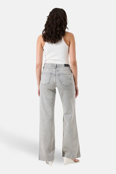 Wijde spijkerbroek in lichtgrijs denim van GARCIA, met een losse pasvorm en hoge taille.