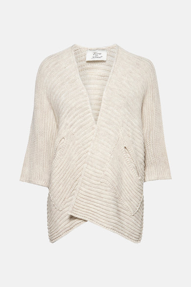 Beige vest van Terra di Siena, in losse brei met wijde korte mouwen, achterzijde.
