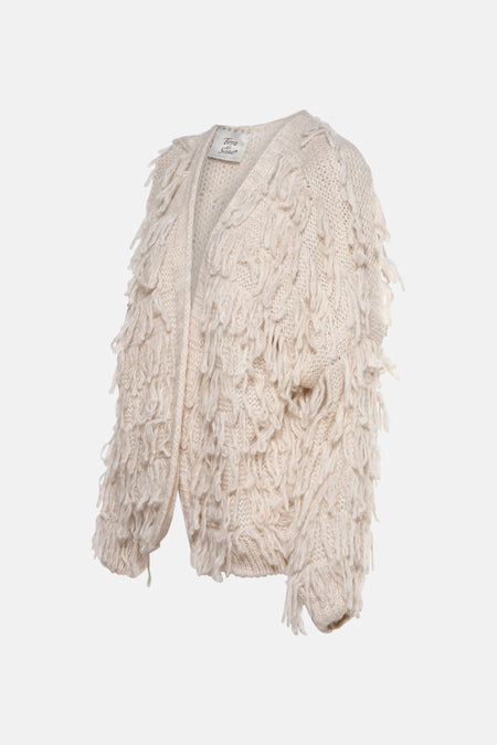 Ecru vest met franjes van Terra di Siena, in getextureerd breisel met zichtbaar merklabel.