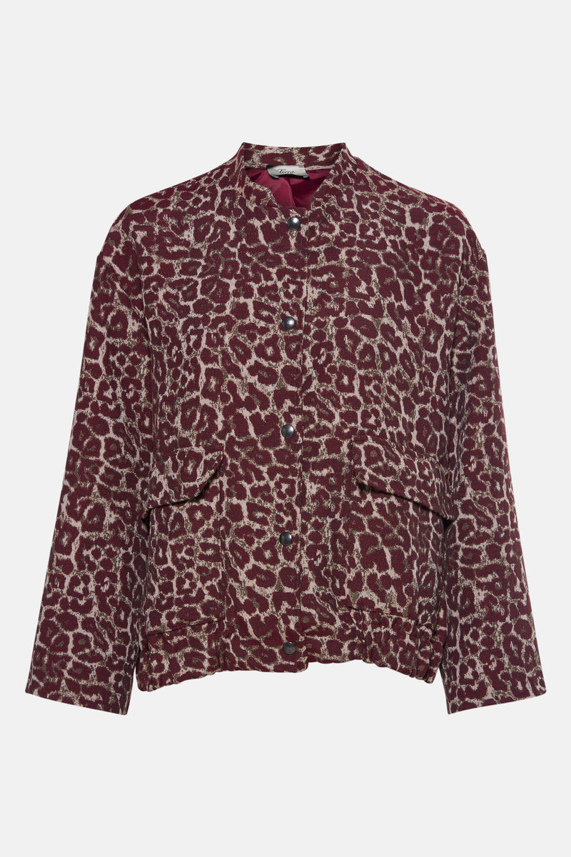 Veste courte bordeaux par Terra di Siena avec motif léopard et poches plaquées.
