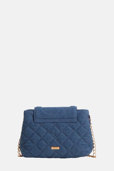 Blauwe denim schoudertas van Morgan de Toi met doorgestikt patroon en gouden ketting.
