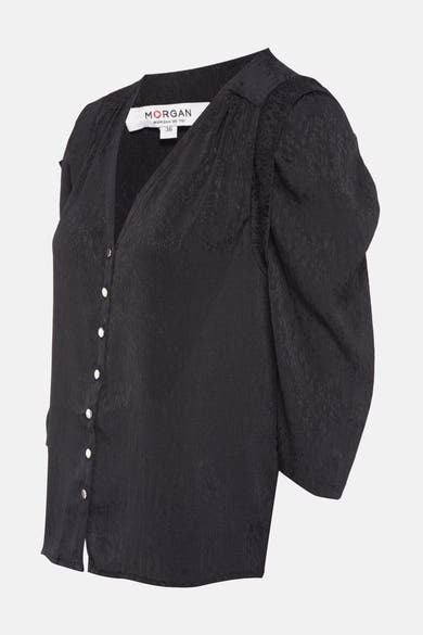Zwarte blouse met pofmouwen van Morgan de Toi, met subtiele textuur en zilveren knoopsluiting.