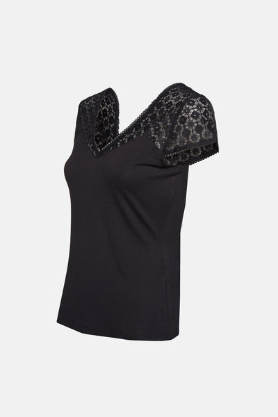 T-shirt noir à manches courtes de Morgan de Toi, avec empiècements en dentelle florale sur les épaules et l'encolure.
