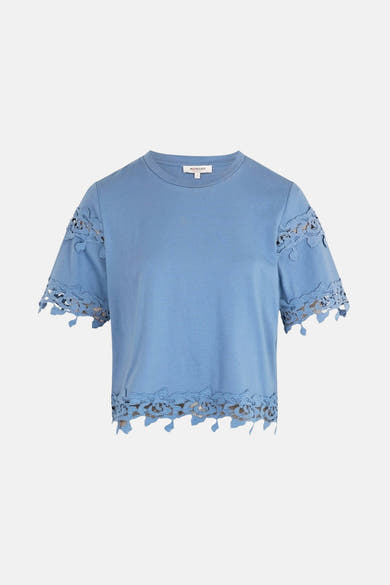 Blauw T-shirt met korte mouwen van Morgan de Toi, met kanten details aan de mouwen en zoom.