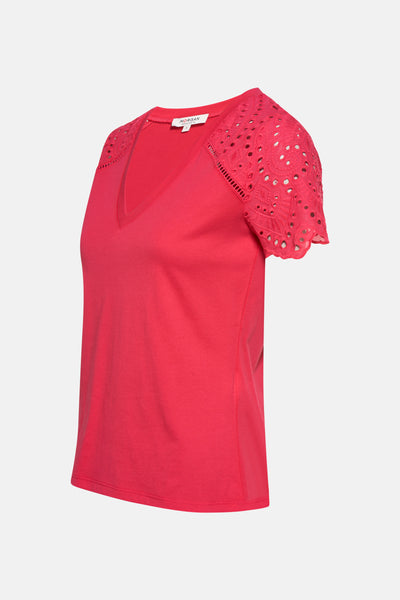 T-shirt rose à manches courtes de Morgan de Toi avec détails ajourés aux épaules.