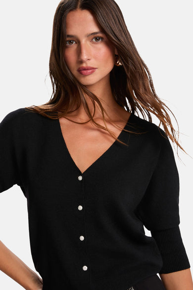 Zwarte cardigan van Morgan de Toi met decoratieve knopen, V-hals en korte mouwen.