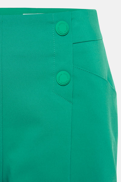Korte groene Morgan de Toi met twee decoratieve knopen en een schuin opgestikte zak.