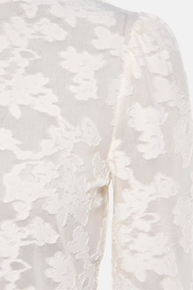 T-shirt à manches longues blanc de Morgan de Toi avec un motif floral texturé ton sur ton.