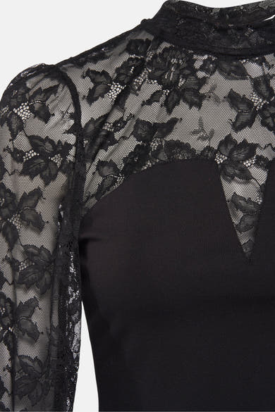 T-shirt à manches longues noir de Morgan de Toi avec dentelle florale au col et aux manches.