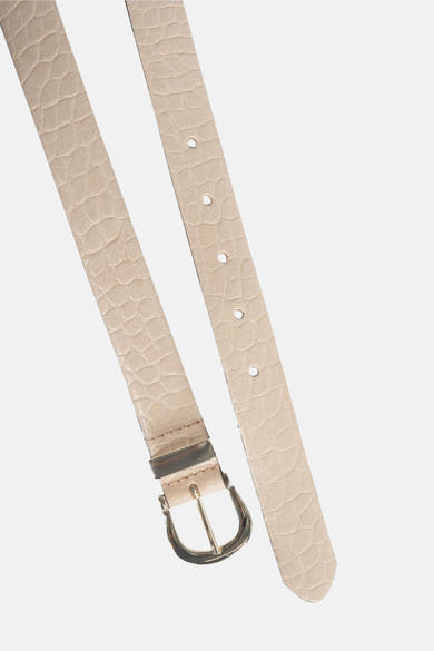 Ceinture écru de Legend avec une texture imitation crocodile et une boucle en métal argenté.
