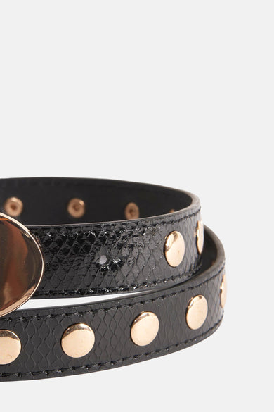 Zwarte slangenhuid-effect riem van Morgan de Toi met decoratieve gouden studs.