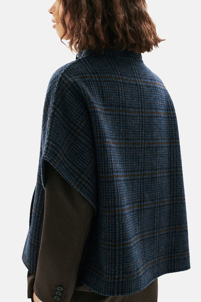 Veste courte multicolore de CAROLL avec motif à carreaux sur superposition de veste marron.
