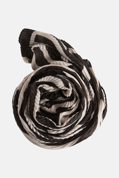 Multikleuren sjaal van Morgan de Toi, opgerold, met zwart en beige zebraprint, glinsterende details.