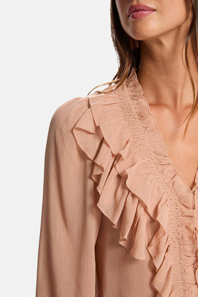 Beige blouse met lange mouwen van Morgan de Toi, met decoratieve ruches aan de voorkant en V-hals.