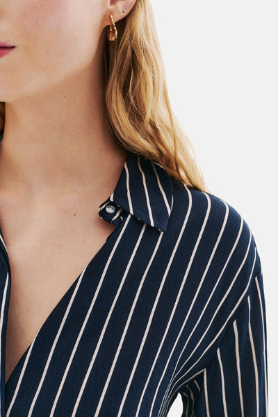 Blouse met lange mouwen van CAROLL, blauw met witte verticale strepen, met een klassieke kraag.
