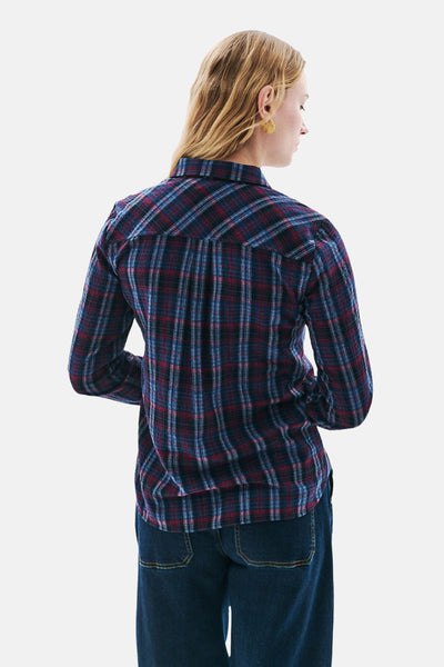 Multikleurig overhemd met lange mouwen van CAROLL, geruit, gedragen met een blauwe jeans.