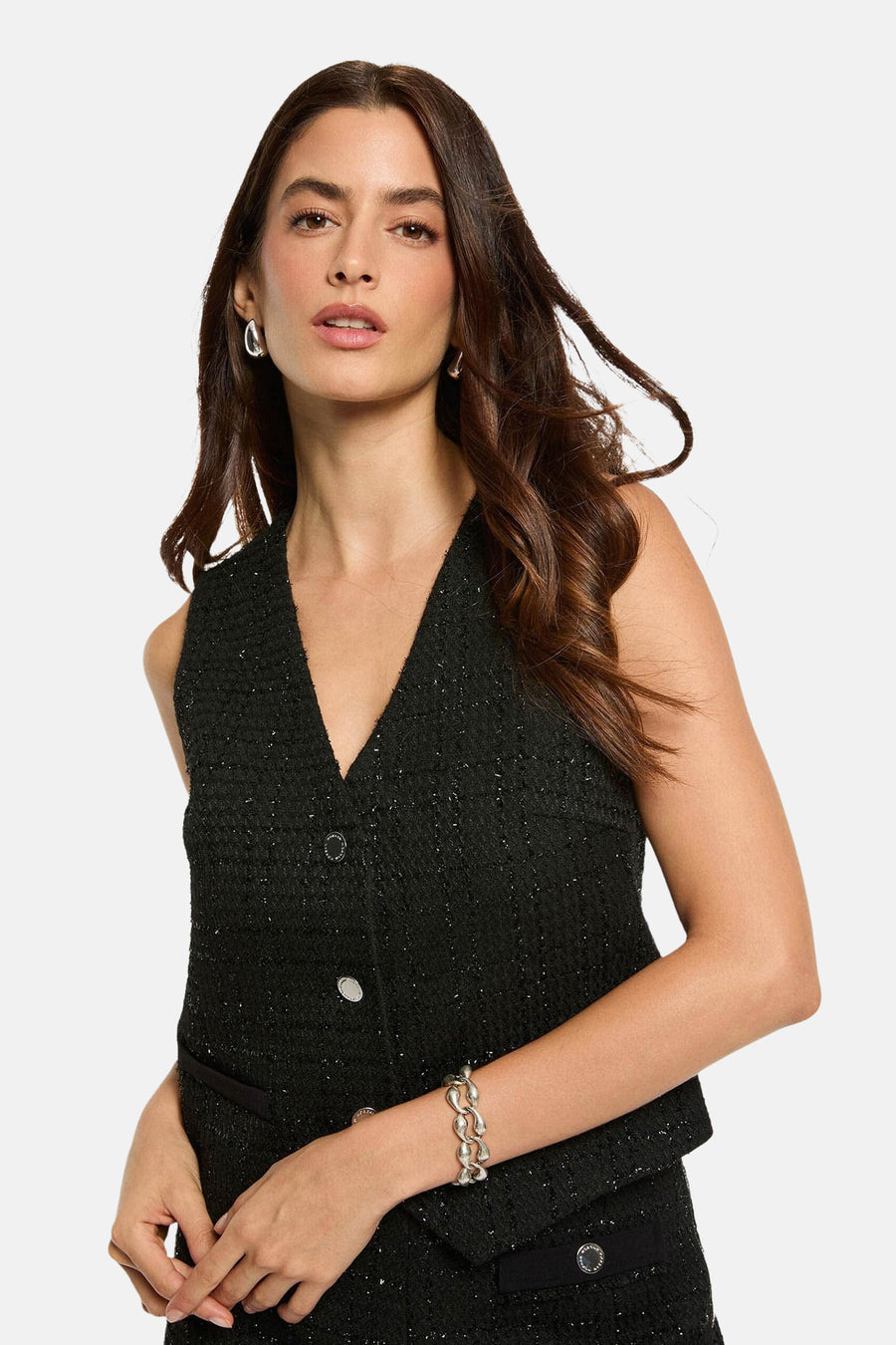 Zwarte tweed blazer van Morgan de Toi met zilveren knopen en paspelzak, mouwloos model.