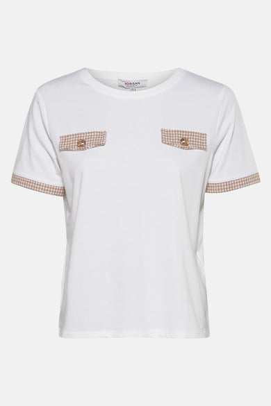 T-shirt blanc à manches courtes de Morgan de Toi avec motif pied-de-poule aux manches et aux poches décoratives.
