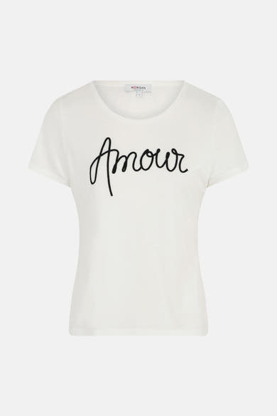 T-shirt blanc avec le mot « Amour » par Morgan de Toi, écriture noire en cursive.