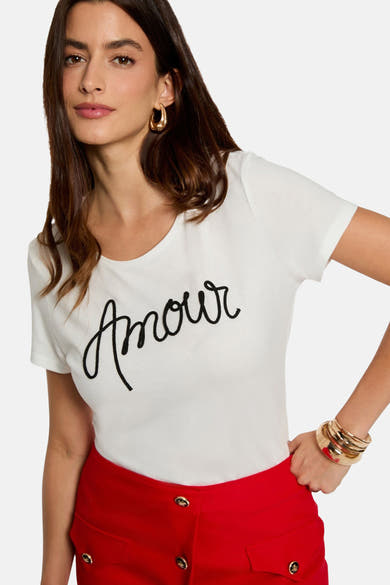 Top blanc à manches courtes de Morgan de Toi, avec l'inscription "Amour" en noir.