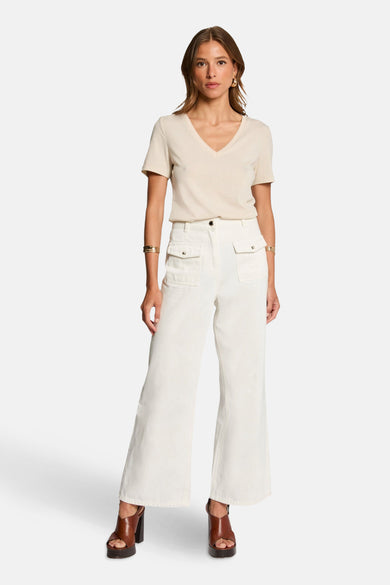 Beige T-shirt met korte mouwen van Morgan de Toi, met een V-hals en discrete strepen.