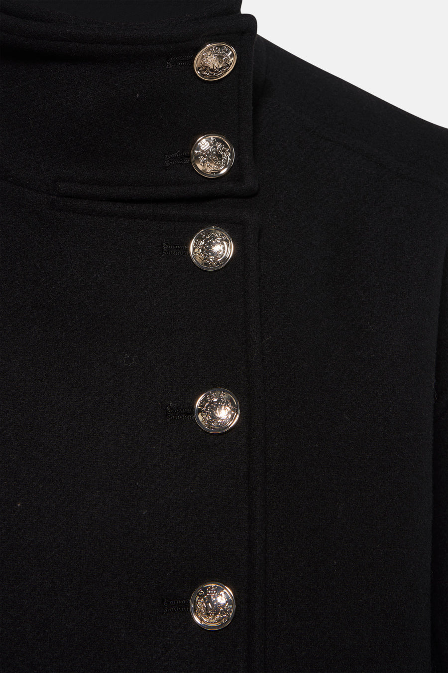 Veste courte noire de Morgan de Toi avec boutons décoratifs argentés.