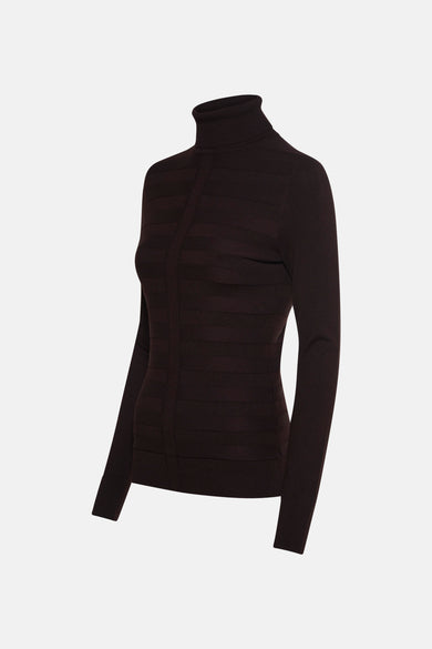 Pull à col roulé marron par Morgan de Toi avec motif côtelé et manches longues.