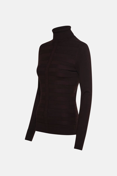 Pull à col roulé marron par Morgan de Toi avec motif côtelé et manches longues.