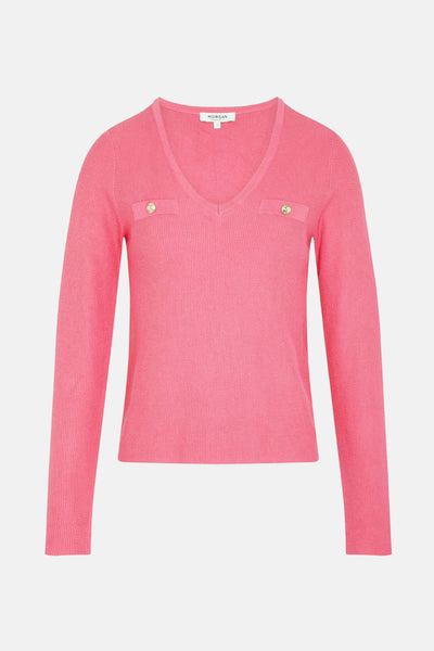 Pull rose à col en V de Morgan de Toi, avec deux poches à rabat et boutons dorés.