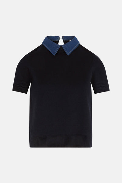 Pull col rond bleu marine de Morgan de Toi, avec un col en denim bleu et des manches courtes côtelées.