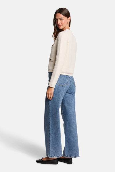 Ecru gilet van Morgan de Toi met decoratieve zakken, gedragen met een high-waisted jeans.