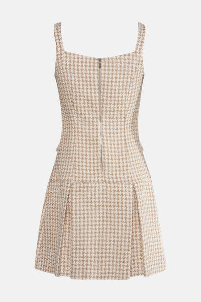 Robe écru de Morgan de Toi, motif à carreaux, fermeture éclair au dos et jupe plissée.
