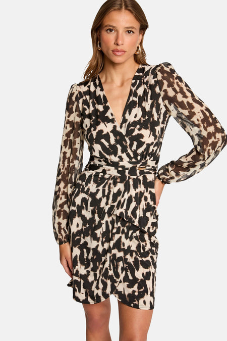 Multikleuren jurk met lange mouwen van Morgan de Toi met dierenprint en gouden ceintuurdetail.
