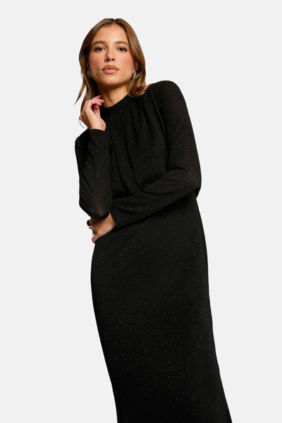 Robe noire à manches longues de Morgan de Toi avec des paillettes et une texture subtile.