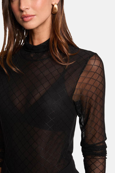Zwarte blouse met lange mouwen van Morgan de Toi, in doorschijnende mesh met ruitpatroon.