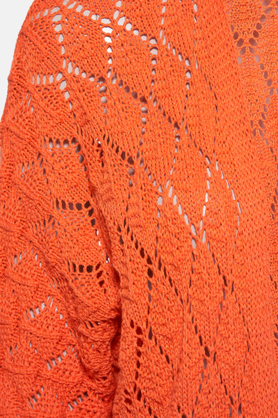 Oranje vest met ajourbreisel van Terra di Siena met textuurpatroon.