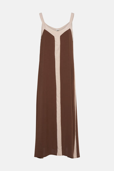 Bruine jurk van Terra di Siena met een contrasterende verticale beige band.