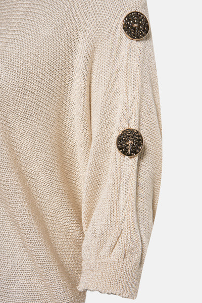 Pull à col rond beige de Terra di Siena avec manches longues et boutons décoratifs dorés.