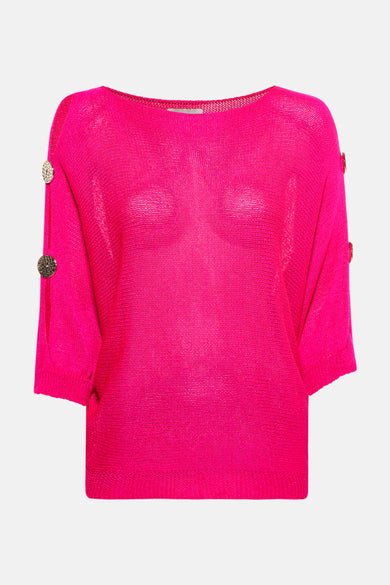 Pull à col rond rose par Terra di Siena, avec boutons décoratifs aux manches courtes.
